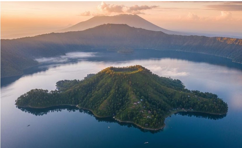 Danau Toba Nan Menawan, Keajaiban Vulkanik Terbesar di Dunia