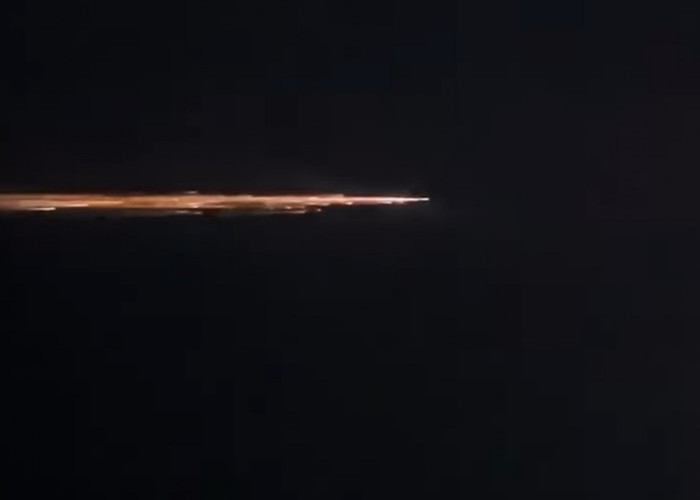 Langit Bengkulu Geger! Bukan Rudal Atau Meteor, Kemungkinan Besar Itu Adalah Debris