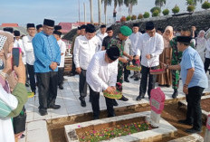 HUT Ke-305 Kota Bengkulu, Pemkot Ziarahi 4 Makam Mantan Walikota