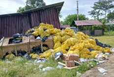 Dua Minggu Sampah Menumpuk di RSUD Tais 