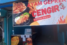 Ide Usaha Saat Kuliah, Hingga Sekarang Ayam Geprek Cengir Laris Manis