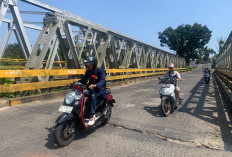 Baru 3 Bulan Diperbaiki, Jembatan Kampung Kelawi Berlubang Lagi