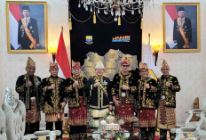 Dianugerahi Kehormatan Lembaga Adat Melayu Jambi, Gubernur Rohidin: Memperkuat Falsafah Adat Melayu 