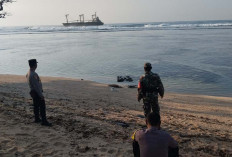 Lambung Kanan Alami Kebocoran, Kapal Pengangkut Besi Nyaris Karam di Pantai Tebing Rambutan Kaur