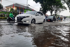 Jalan Sukowati Rusak, Tiap Hujan Digenangi Air