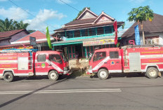 Atasi Kekeringan, Mobil Damkar Siapkan Air Bersih Untuk Warga Seluma