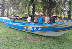 Sugeng Zonrio Bantu 2 Kelompok Nelayan, Salurkan 2 Unit  Perahu 