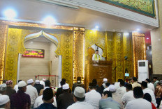 Tarawih, Gubernur Isi Kultum di Masjid Raya Baitul Izzah