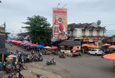 PKL di Kawasan Mega Mall Masih Gunakan Bahu Jalan, Siap-siap Ditertibkan