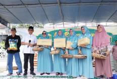 6 Warga Berulang Tahun Dapat Sembako dari Walikota Bengkulu Saat Momen Bazar Murah