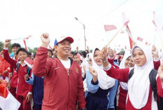 Walikota BDW Bagikan Bendera Merah Putih, Gelorakan Semangat Perjuangan 