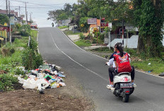 Jalan Ahmad Marzuki Jadi Tempat Sampah Dadakan, Larangan Membuang Sampah Tidak Dihiraukan