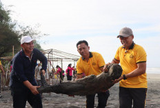 Polres Seluma Gelar Aksi Bersih Pantai  Dukung Gerakan Indonesia ASRI