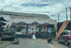 Masyarakat Keluhkan Tenda Pernikahan Tutup Total Jalan Raya