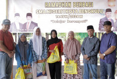  Ramadan Berbagi, SMAN 1 Kota Bengkulu Salurkan 240 Paket Sembako