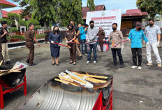  Kejari Mukomuko Musnahkan Barang Bukti dari 33 Perkara Inkrah