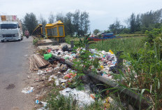 Sampah di Jembatan Kualo Menumpuk, Riduan: Kita Bekerja Berdasarkan Aturan