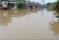 Bantuan Tak Merata, Korban Banjir Rawa Makmur Geram, Air Belum Surut 