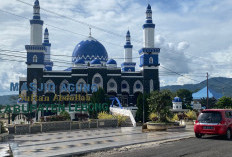 3 Tahun Direhab dengan  Anggaran Rp5,9 Miliar, Atap Masjid Agung Tetap Bocor