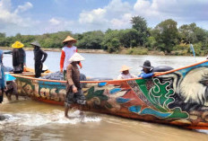 Kapal Nelayan Tradisional PIM Mukomuko Terbalik, Basarnas Lakukan Evakuasi