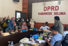 Geruduk Kantor DPRD Seluma, Bidan Desa Minta Diangkat jadi PPPK Penuh Waktu