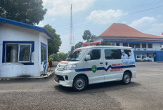 Takut Rusak, Stiker Mantan Wali Kota Masih di Ambulans