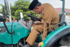 Musrenbangcam di Kecamatan Air Nipis, Wabup Serahkan 1 Unit Hand Tractor