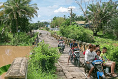 Tak Kunjung Ada Perbaikan, Warga Ikhlas Jembatan Padang Serai Roboh ke Sungai