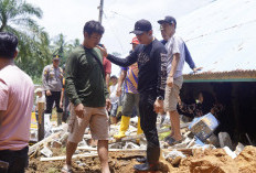Rumah Warga Tertimbun Longsor, Ini Langkah Bupati Arie Usai Cek Lokasi Bencana 