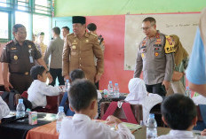 Kapolda Bengkulu Bagikan Makan Bergizi, Dukung Program Presiden Prabowo di Kota Bengkulu