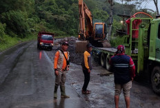 Material Longsor Dibersihkan, Akses Lebong-Rejang Lebong Kembali Lancar