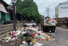 Sampah di Jalan Bangka Tutupi Badan Jalan, Petugas: Kurang Kesadaran!