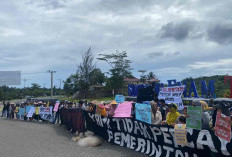 Ratusan Warga Seluma Demo di Simpang Enam, Ini Tuntutannya 