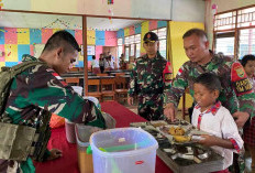 Sukseskan Program MBG, Satgas Yonif 144/JY Gelar Makan Siang Bersama Murid SD Kp. Assiki Boven Digoel