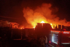 BREAKING NEWS: Kebakaran di Jalan Merawan, Petugas Masih Berupaya Padamkan Api
