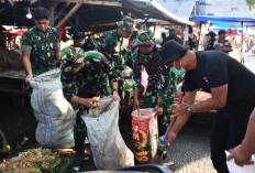 TNI Bersihkan Pasar 