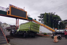 Truk Batubara Mogok di Tengah Kota Kepahiang, Bikin Macet Lagi