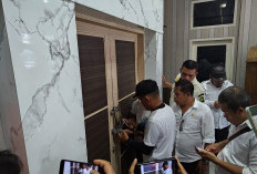 Usai Demo Kantor Bank Bengkulu, Pengunjukrasa Segel Ruang Kerja Plt Bupati Lebong