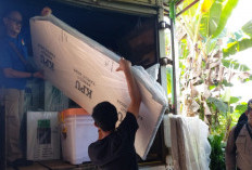 KPU Bengkulu Utara Kirim 1 Truk Logistik Pemilu ke Pulau Enggano 