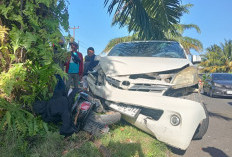Avanza Hantam Belakang Sepeda Motor, Pengendara Mobil Luka Serius