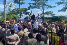 Ratusan Warga Dusun Baru Kembali Demo Di Kantor Bupati Seluma, Ini Tuntutannya!