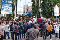 Demo di DPRD Warga Kedurang Ancam Pindah Jadi Warga Kaur, Ini Alasannya 