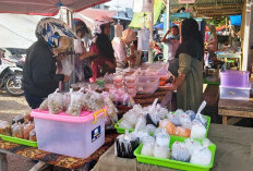 Tidak Disediakan Lokasi Khusus, Pedagang Takjil Padati Pasar Purwodadi 