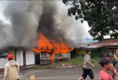 BREAKING NEWS:  6 Unit Bangunan Ludes di Belakang Terminal Pasar Kepahiang 