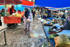 Pedagang Lebih Memilih Berjualan di Lokasi Becek Daripada Dalam PTM