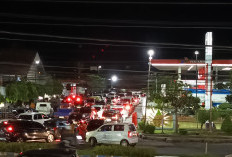 Antrean Kendaraan di SPBU Bengkulu Makin Mengular, BBM Eceran Mahal, Warga Makin Panik