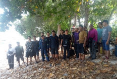 Cuaca Buruk, ABK Kapal Georgia Sejahtera yang Bersender di Pantai Desa Tebing Rambutan Dievakuasi