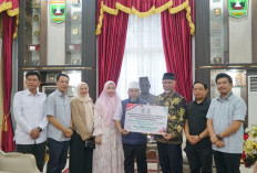 Gubernur Helmi Serahkan Rp2 Miliar untuk Pemulihan Aceh dan Sumbar