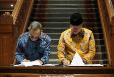 Gubernur Bengkulu dan Ketua Komisioner OJK Tanda Tangan MoU, Tingkatkan Literasi Keuangan 