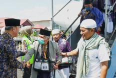 Gubernur Bengkulu Sambut 390 Jemaah Haji Kloter Pertama, 1 Jemaah Dirawat di Padang 
